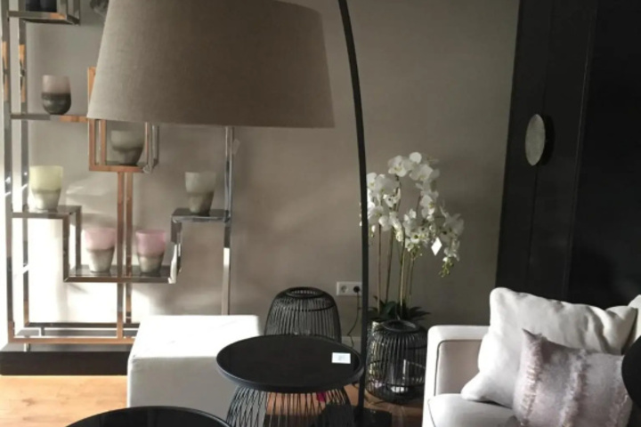 Room 4 of 9