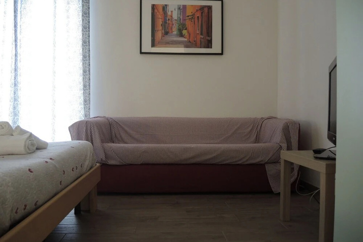 Room 8 of 12