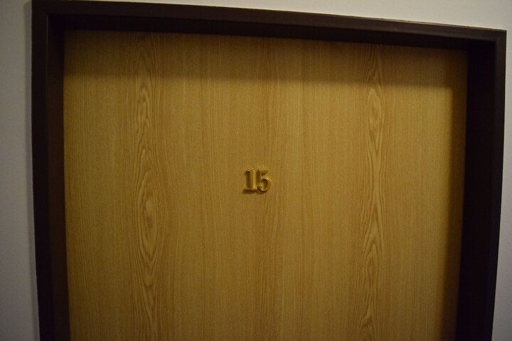 Room 32 of 90