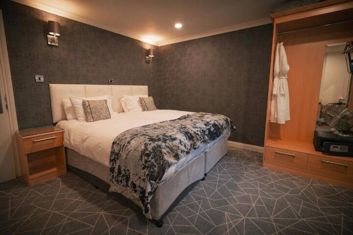 Room 3 of 18