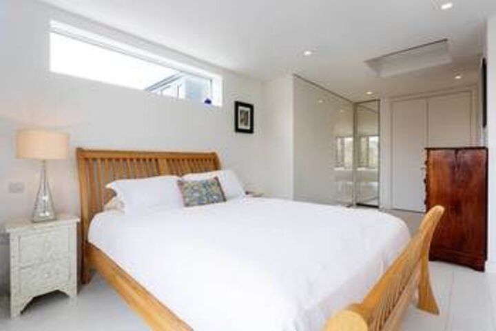 Room 9 of 28
