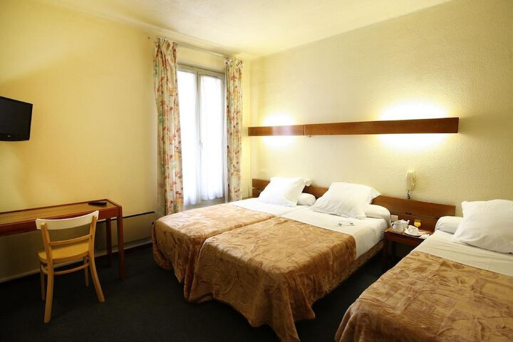 Room 11 of 28