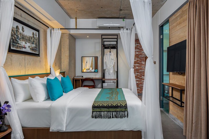 Room 10 of 51
