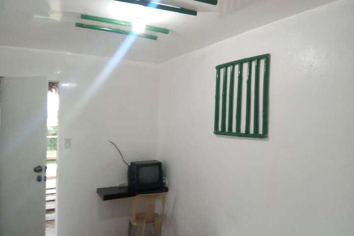 Room 5 of 33