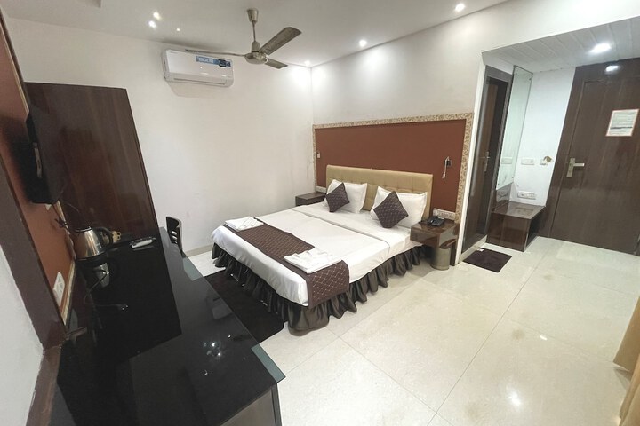 Room 15 of 29