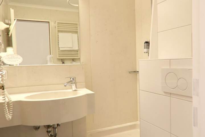 Room 32 of 55