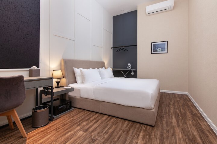 Room 8 of 40