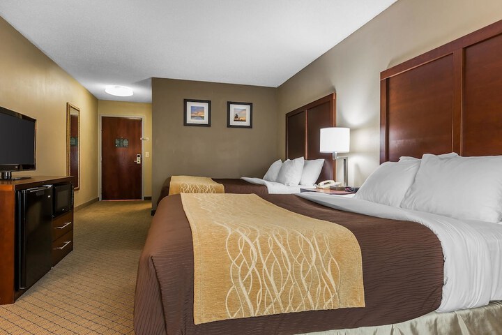 2 Queen Beds (4 of 10)