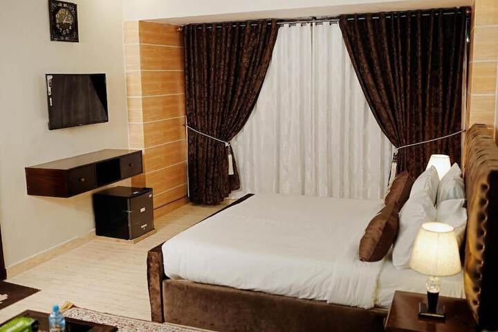 Room 3 of 11