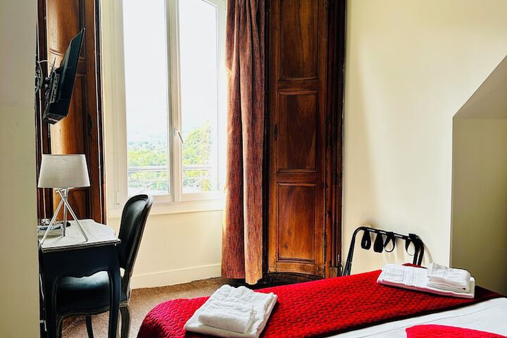 Room 6 of 34