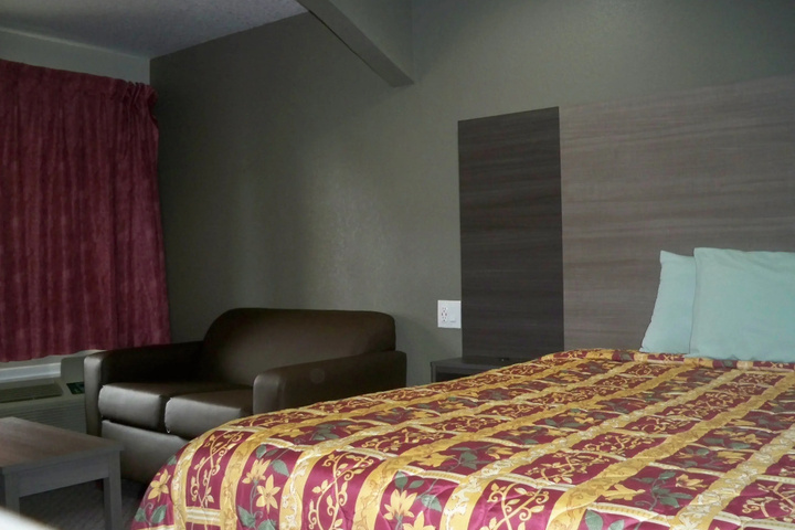 Room 5 of 16
