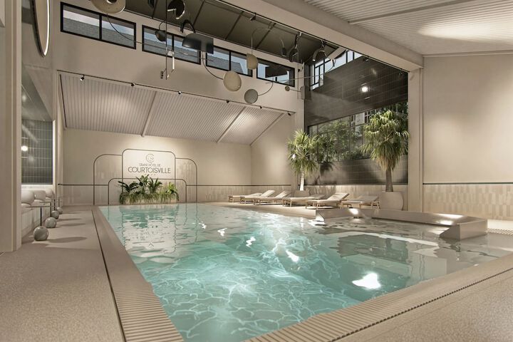 Hotel Pool