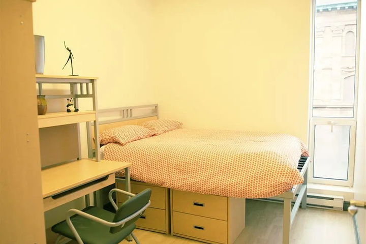Room 3 of 9