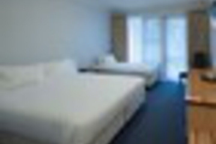 Room 29 of 210