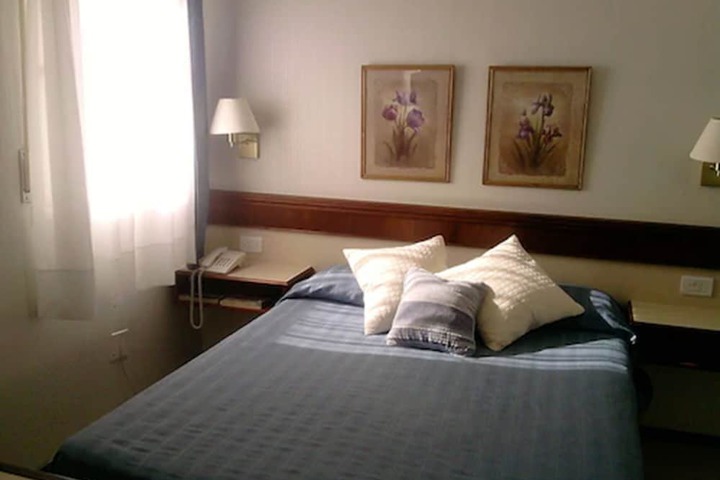 Room 3 of 90