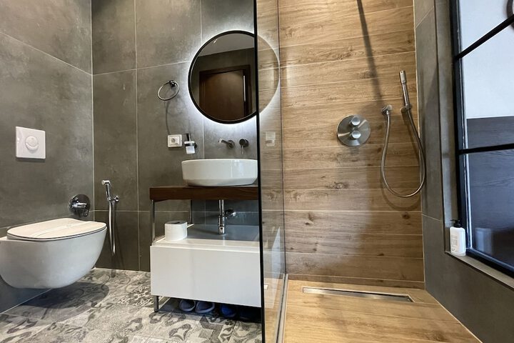 Room 51 of 68