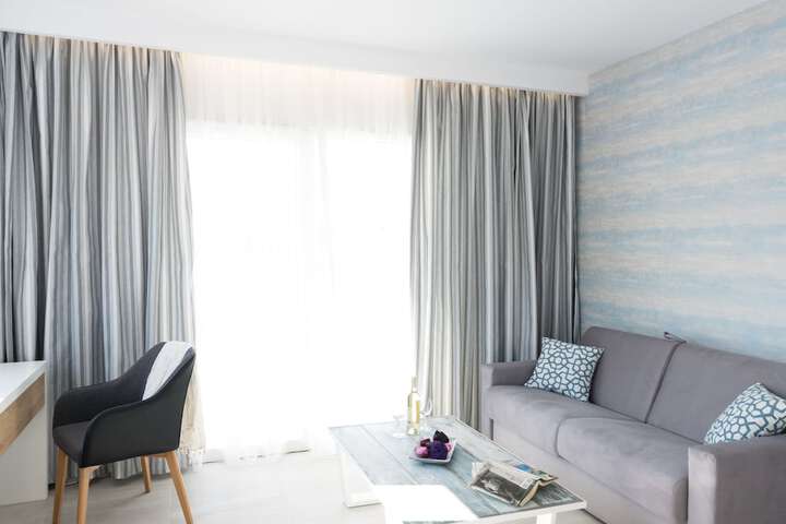 Room 40 of 98