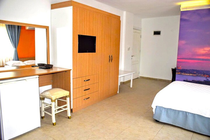 Room 26 of 33