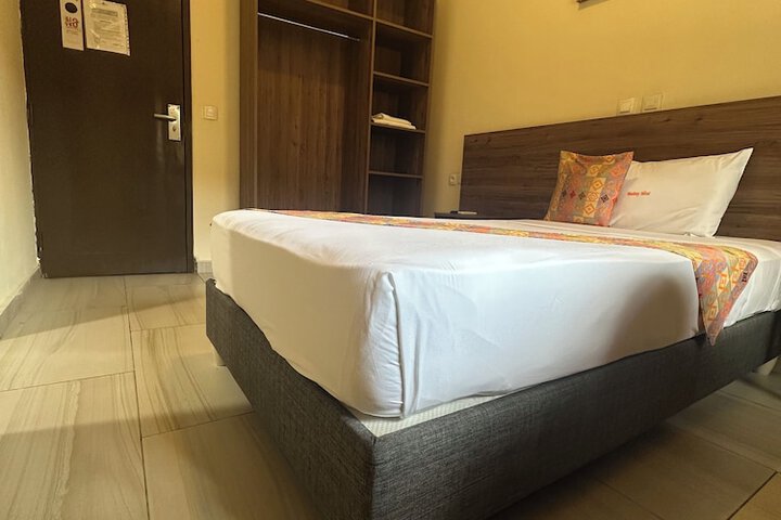 Room 6 of 32
