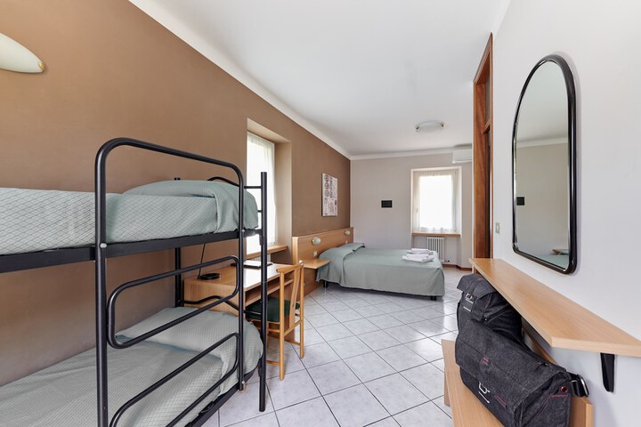 Room 12 of 62