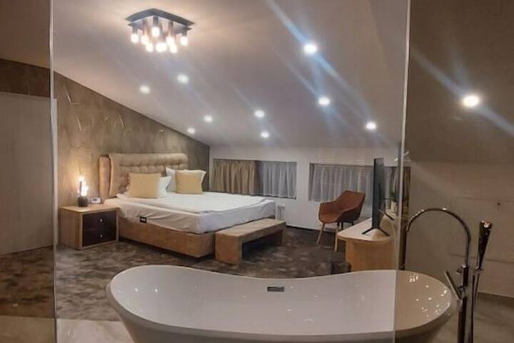 Room 44 of 98