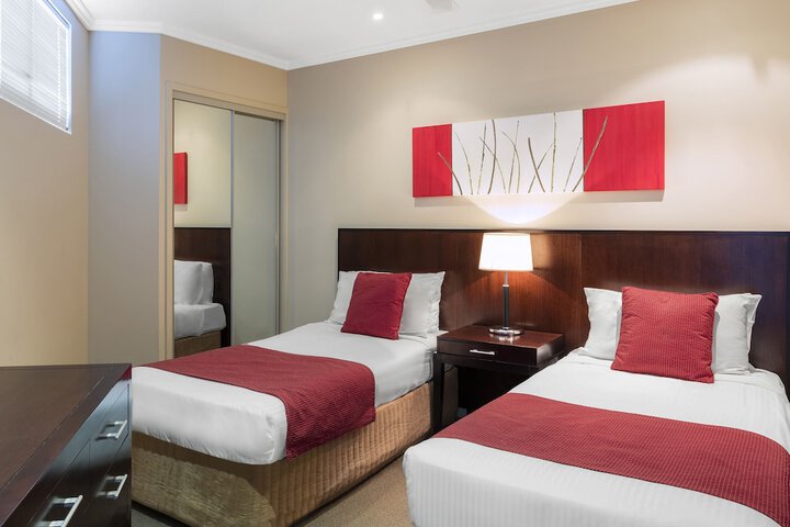 Room 4 of 175