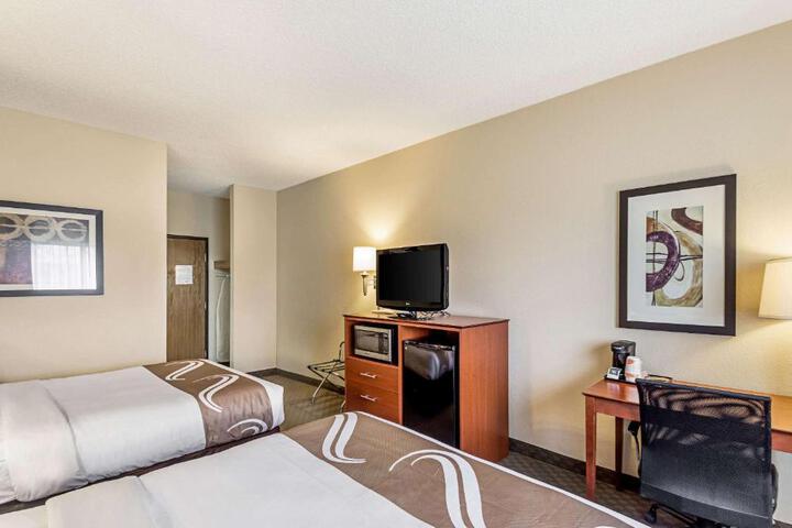 1 Queen Bed (1 of 26)