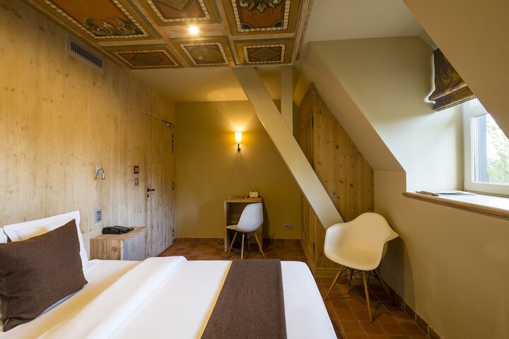 Room 14 of 50