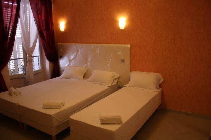 Room 10 of 13