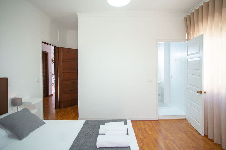 Room 8 of 97
