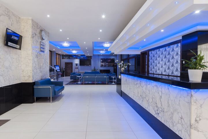 Entrance & Lobby