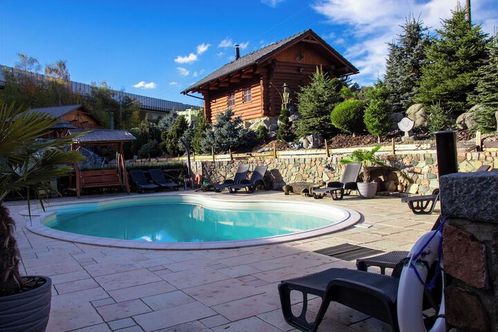 Pool 39 of 76