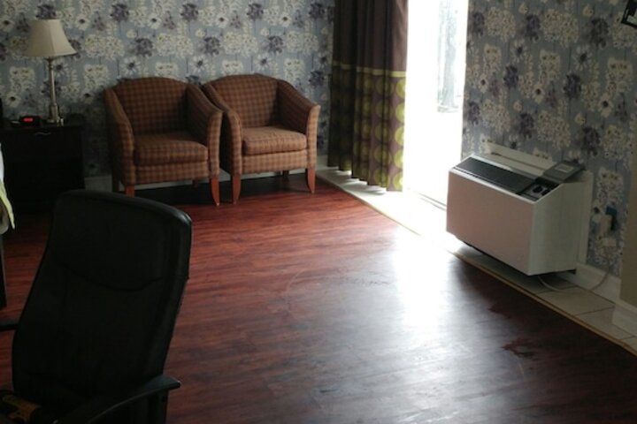1 King Bed Studio Suite (8 of 9)
