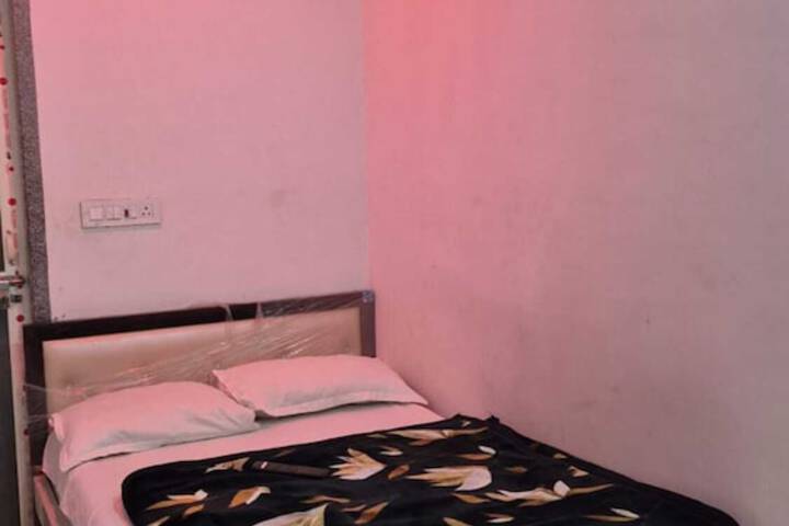 Room 9 of 42