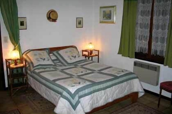 Room 4 of 36