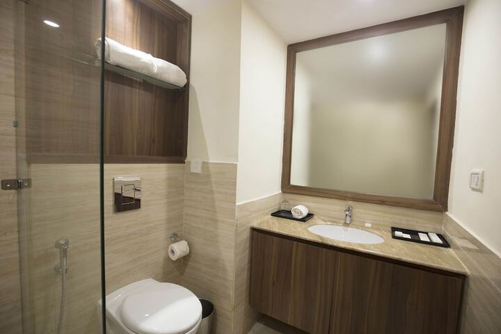 Room 15 of 32
