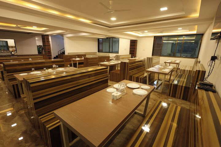 Dining 24 of 37