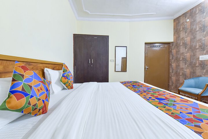 Room 6 of 37