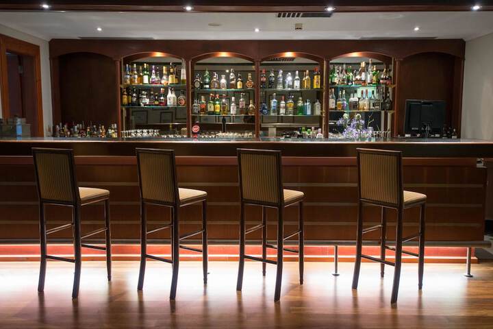 Lounge 96 of 129