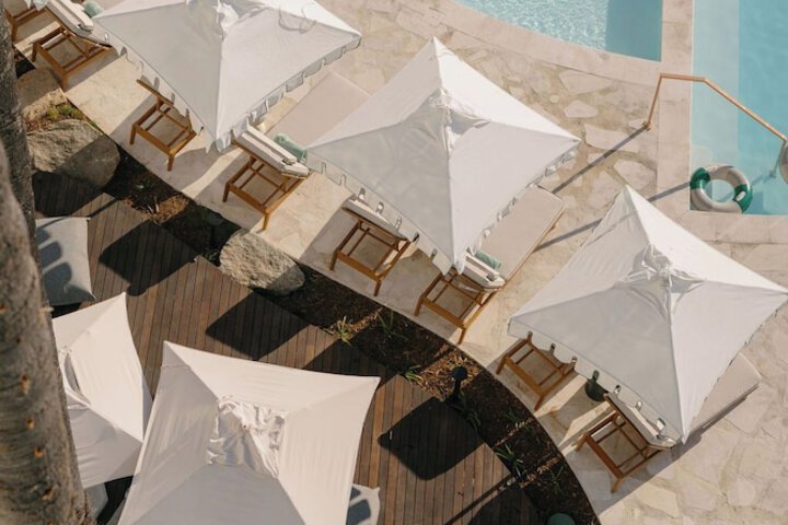 Sundeck 196 of 204