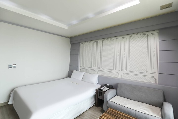 Room 12 of 47