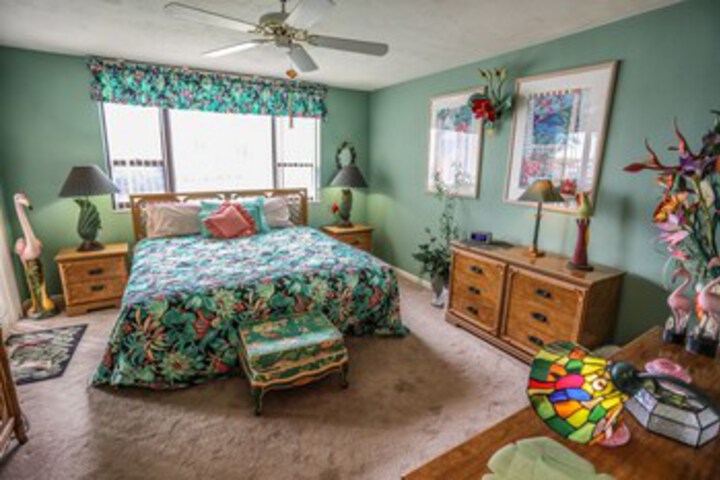 Room 72 of 77
