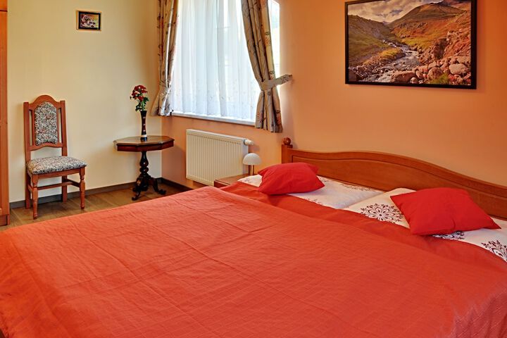Room 3 of 66
