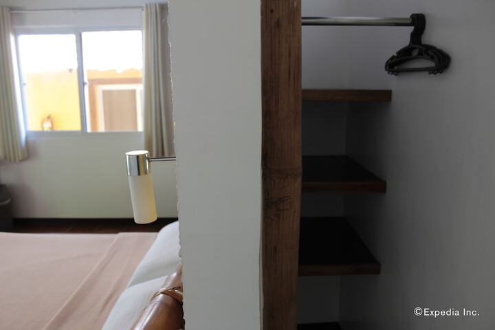 Room 4 of 34