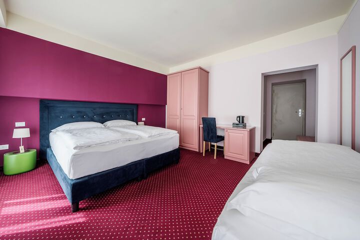Room 13 of 31