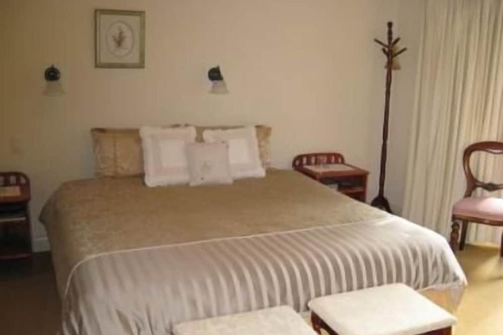 Room 4 of 18