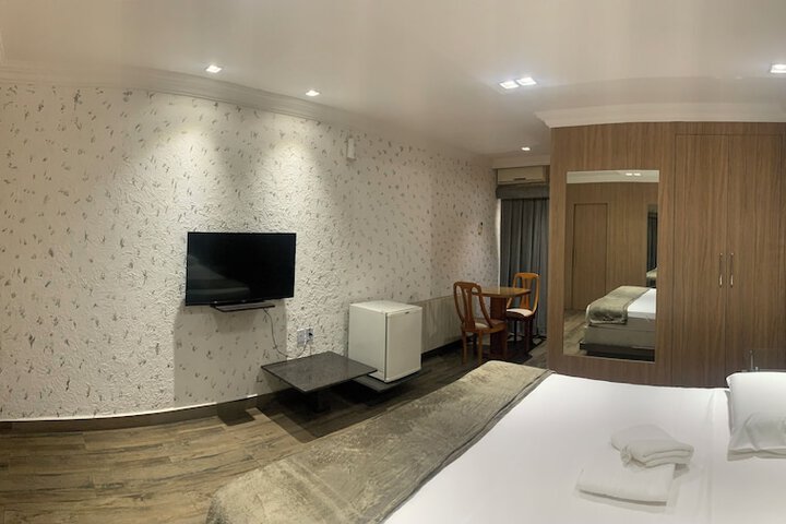 Room 5 of 30