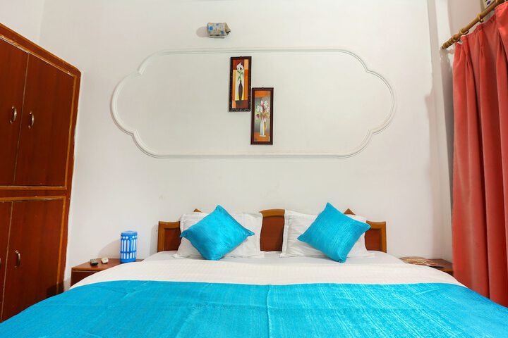 Room 3 of 63