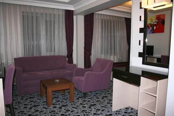 Room 35 of 90