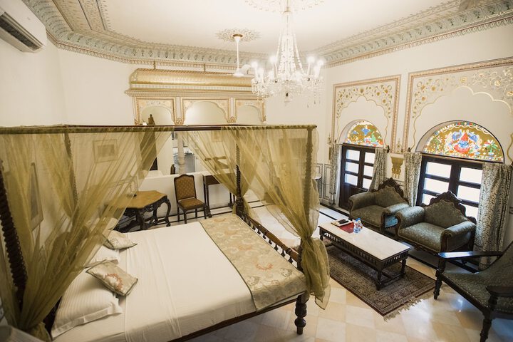 Room 4 of 70
